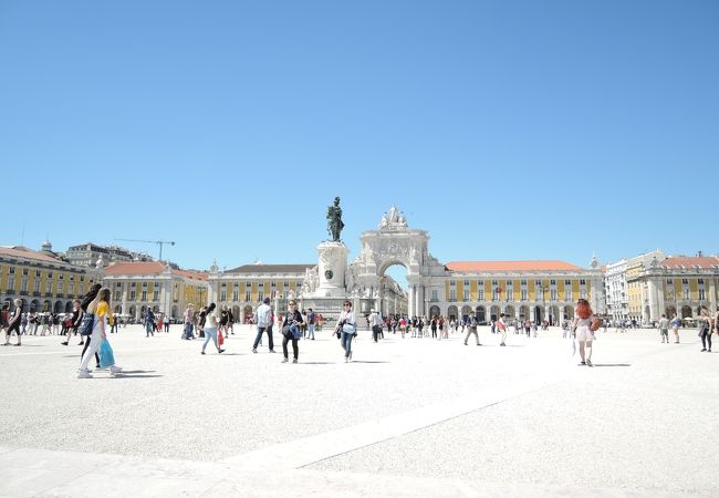🇵🇹コメルシオ広場にある凱旋門「Arco da Rua Augusta