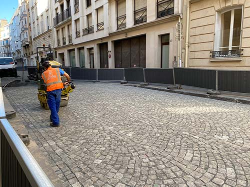 石畳の通りの美しいパリ フランス - パリのストックフォトや画像を多数ご用意 -