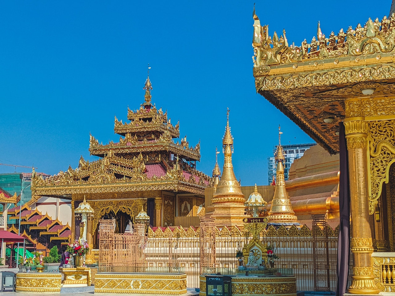 首都ナイピドー、国境、重要な都市、川、湖を持つミャンマーの政治地図。「burma ビルマ 」、「old capital Rangoon