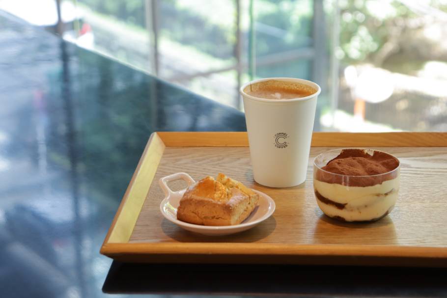 都会のオアシスカフェ「MUKU」が本町にオープン