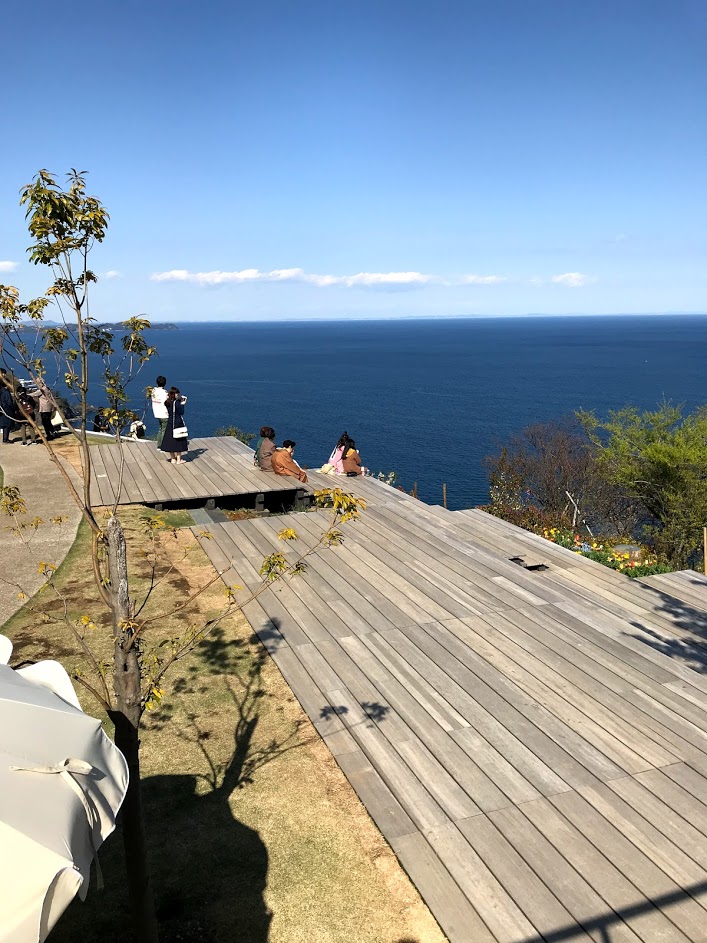 熱海にある建築家の隈研吾の建築作品4選。カフェからホテルまでデザインマガジン