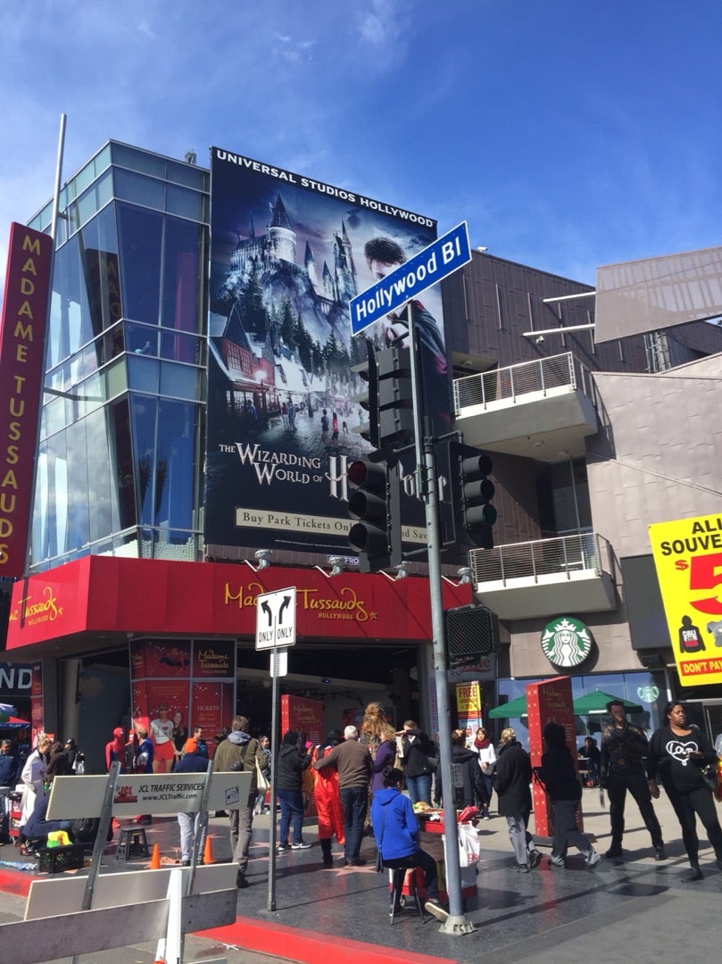 ハリウッド観光に便利な駐車場はここ。せっかくなのでチャップリンの壁画も見て行くのも良いかも。5star traveler