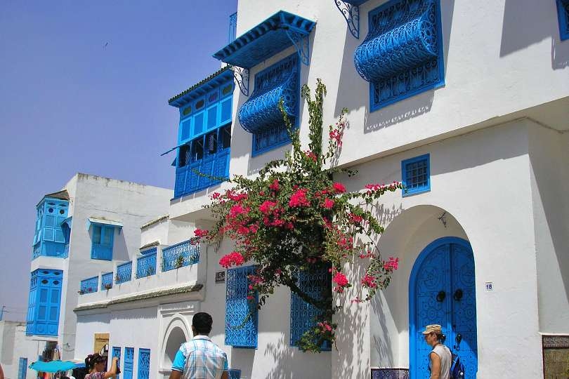 チュニジアを旅する① 首都「チュニス」と青い街「シディブサイド」〜電車の乗り方＆北アフリカの食文化〜コジマ先生アフリカへ行く