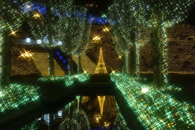 フォト 光の中をナイトウオーク 西武園ゆうえんちでイルミネーションイベント