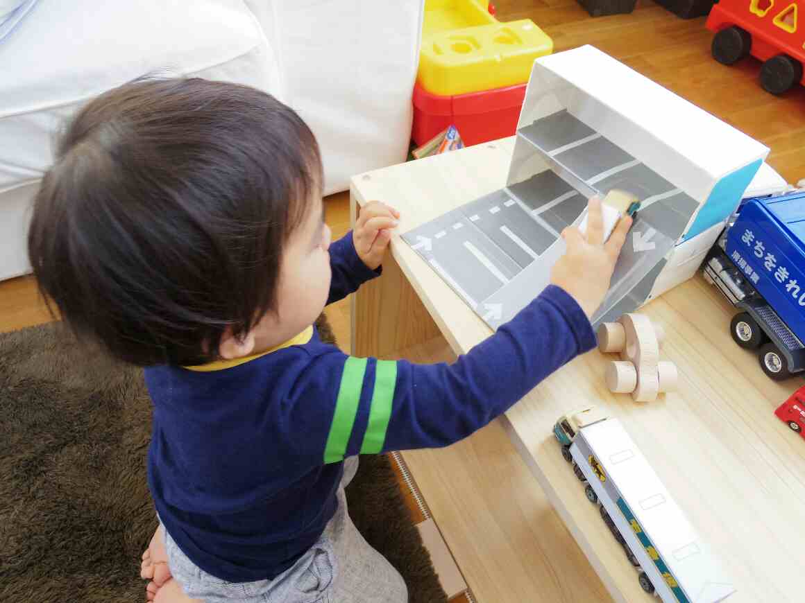 牛乳パックの駐車場おもちゃをまねっこ☆ : ３匹のヒツジのおうち