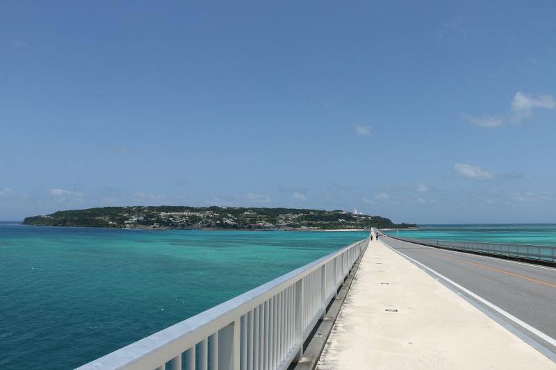古宇利大橋南詰展望所へのドライブ旅行！沖縄本島の絶景ポイントを楽しもう！ - おきなわlovers沖縄がグッと近くなる観光情報サイト