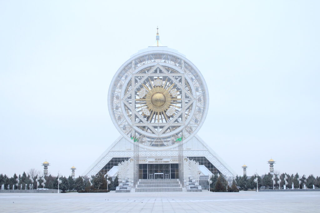 中央アジア2019 ② トルクメニスタン・地獄の門』その他の都市 トルクメニスタン