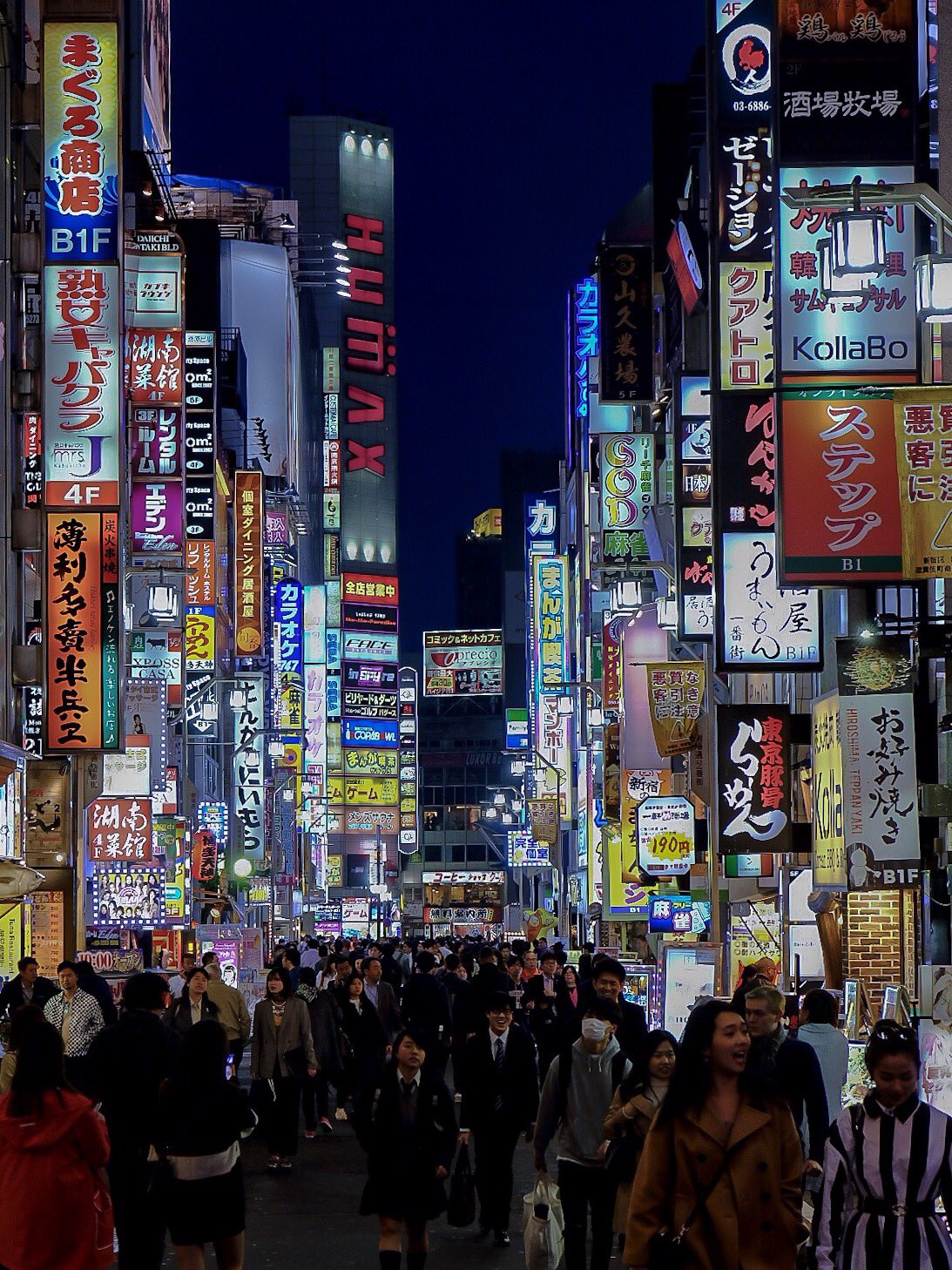 日本一ネオンサインが多い新宿歌舞伎町🏮🌃新宿歌舞伎町shinjukutokyotokyotokyocameraclubtokyoeastsidestoryraw_tokyoraw_nightshotsreal_beautyofjapanteam_ip_japan_great_viewjapan_photo_hubjapan_beautiful_daysjapan_wonderful_Photo