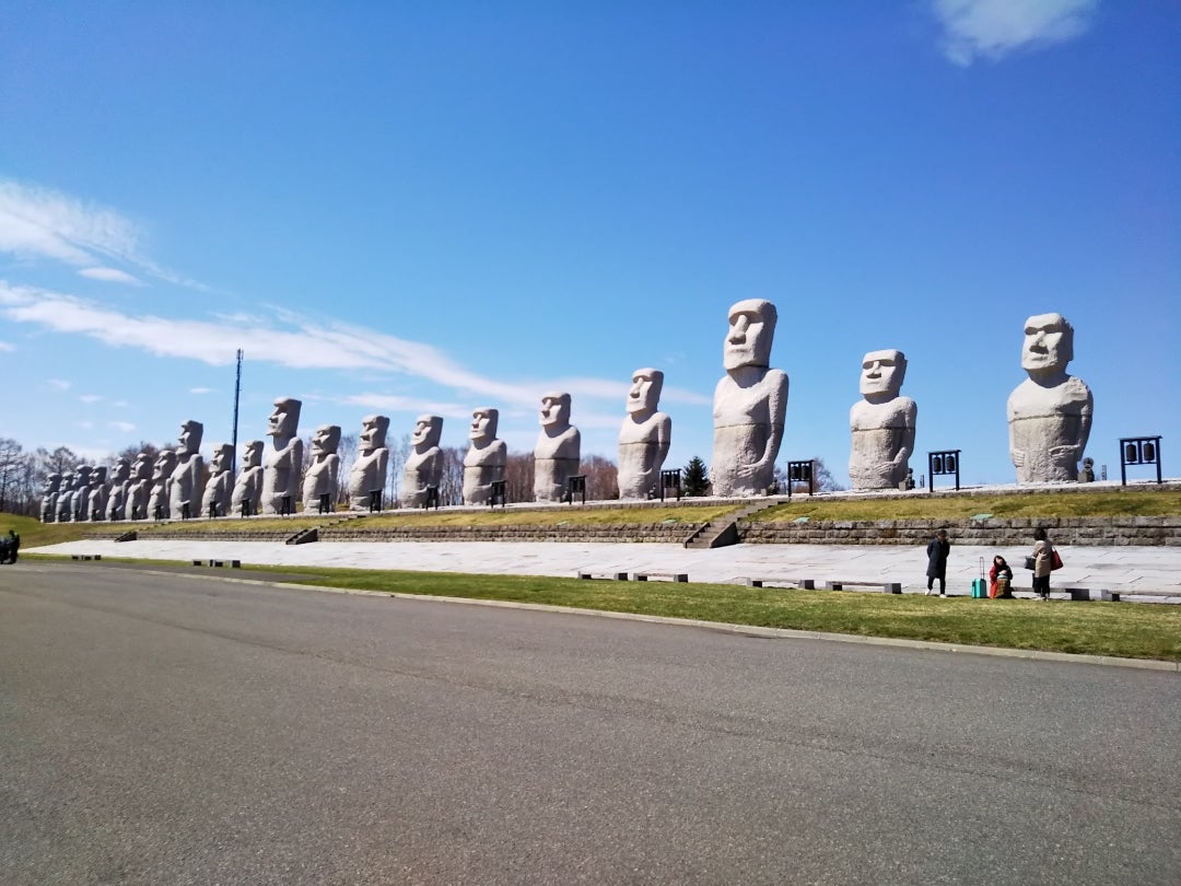 霊園に巨大「頭大仏」や「モアイ像」が!? 驚きいっぱい真駒内滝野霊園│北海道ファンマガジン