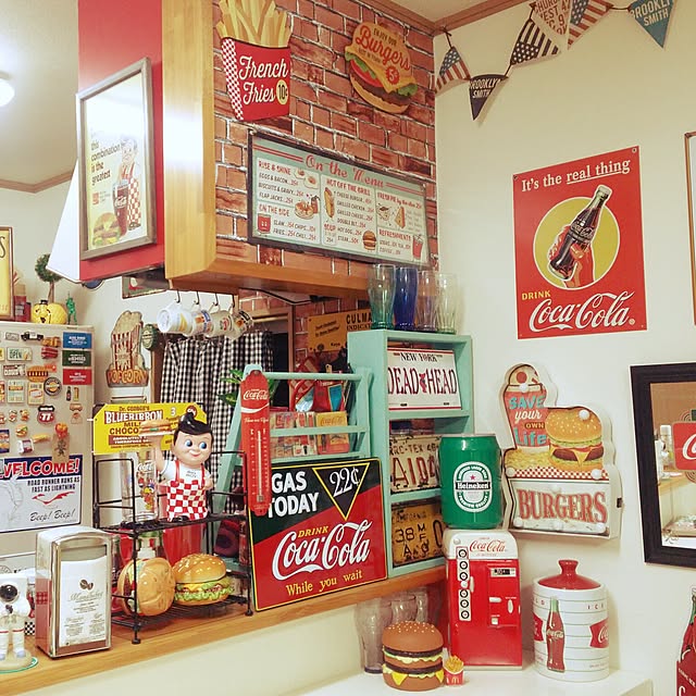 レトロなダイナーのデジタル背景。50 年代のヴィンテージ バー。3 つのファイルが含まれています。デジタルバックドロップ。すぐにダウンロードできます。