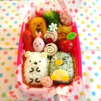 ピクニック﻿ ﻿ 可愛いキャラ弁を作ってピクニック🥳﻿ ﻿ しんちゃんとシロがとっても可愛くて食べれないですね🥰💭﻿