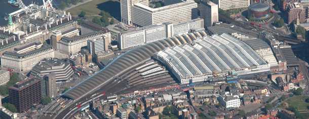 イギリス黒歴史を直視する、ウォータールー駅「ウィンドラッシュ・モニュメント」地球の歩き方