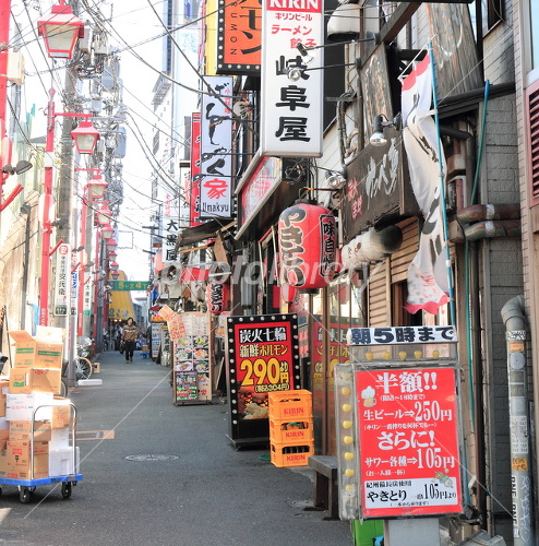 新宿西口 思い出横丁 - 見どころ、アクセス &