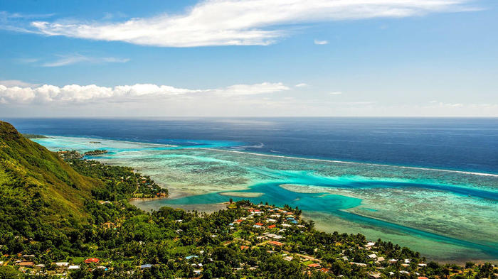 憧れのタヒチで青のグラデーションを眺める モーレア島」特集ページ名鉄観光