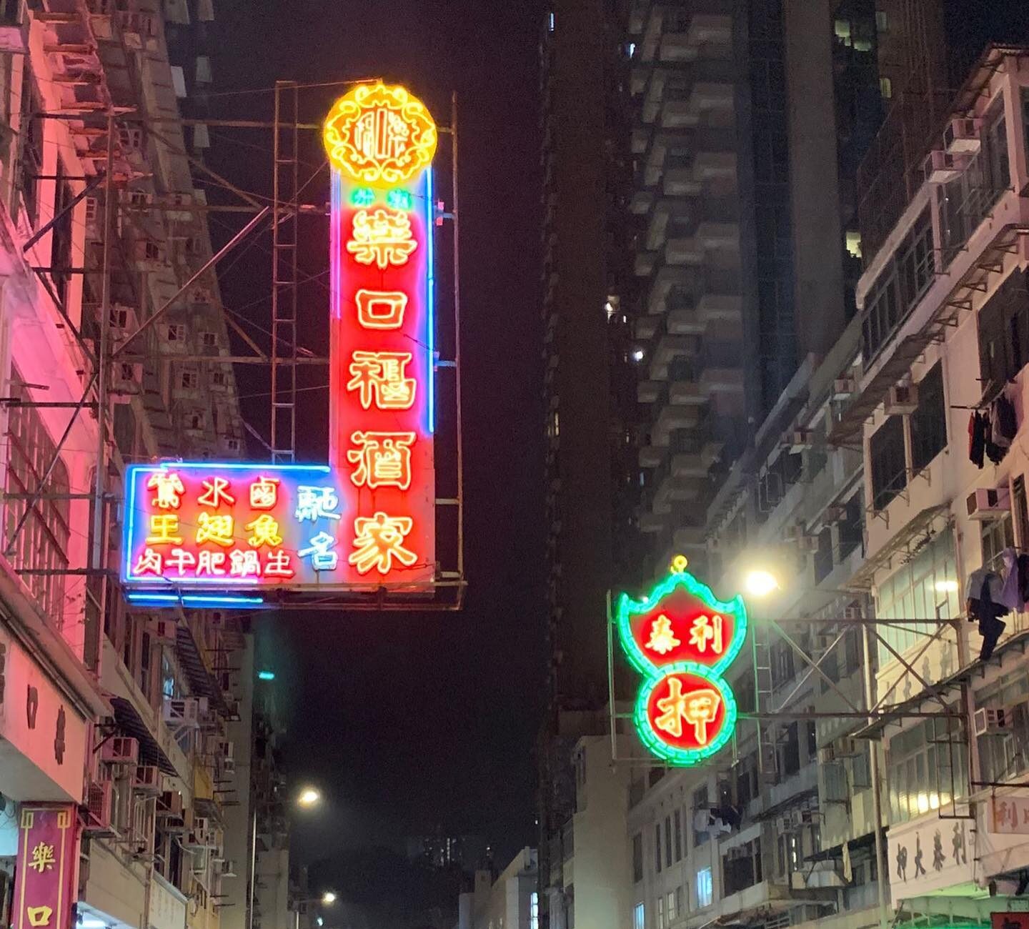 香港のバス看板をオーダーできるHAWKに行ってみた！ ホーク、巧佳広告製作有限公司、HAWK ADVERTISEMENT、オーダーメイド-Travel Kurarin