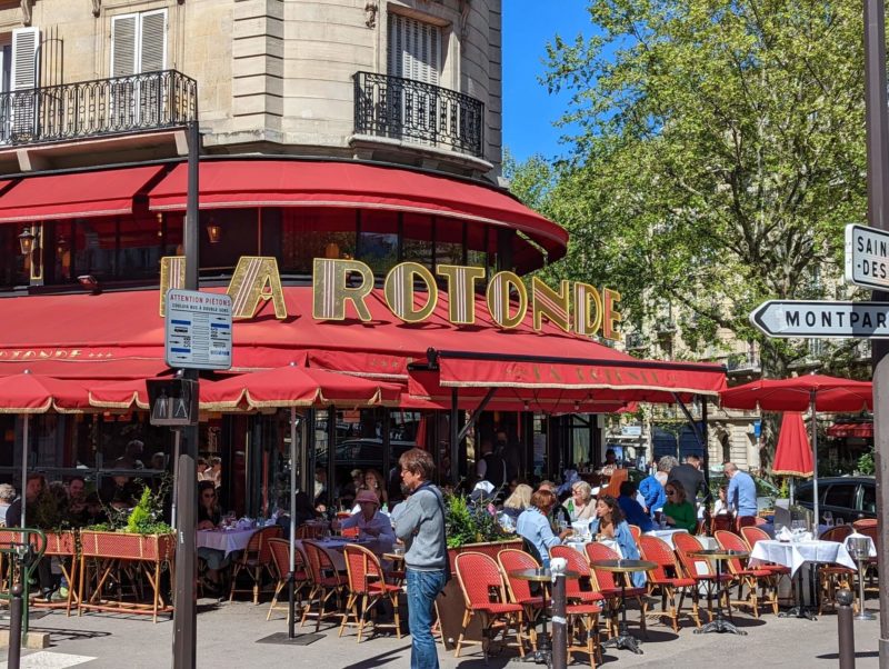 触らない、近づかない。パリの最新カフェ事情 - パケトラ世界各国で暮らすライターがお届けする、ビジネスアイデア情報。ビジネスのヒントや閃きのきっかけに