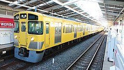 本日は 西武6000系 のうち、新宿線に移った編成の行先です。6000系は元々池袋線で、練馬駅から東京メトロ有楽町線・副都心線乗り入れ用として製造されました。現在は後継車両である40000系 座席指定列車『S-Train