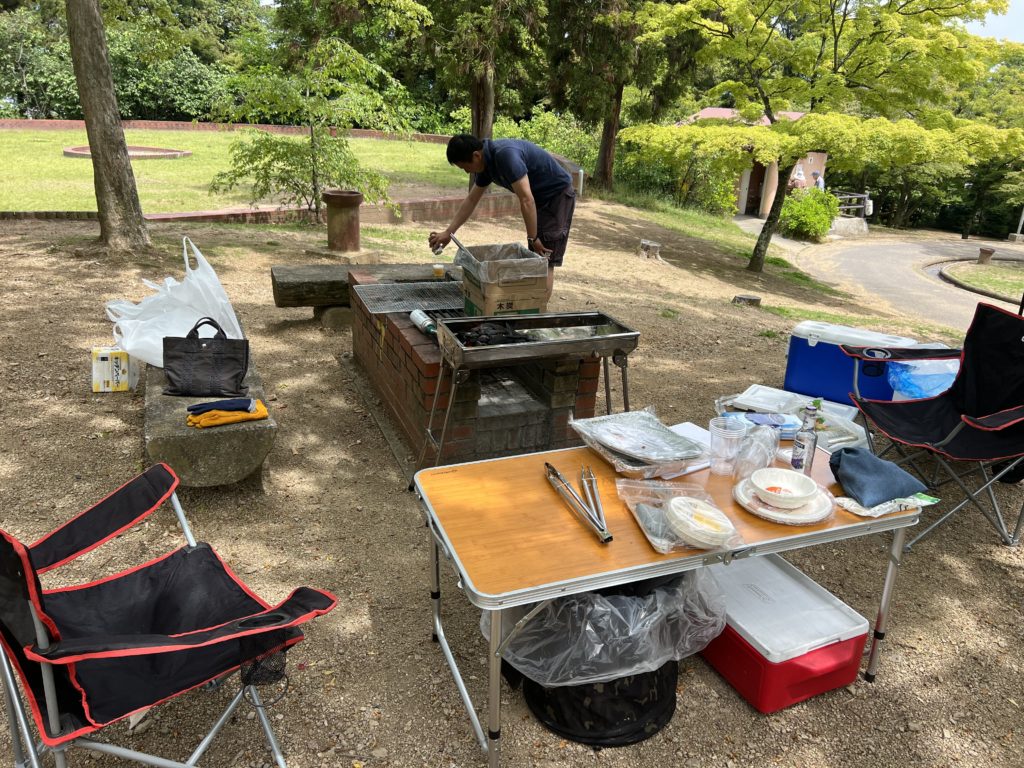 峰山公園はにわっ子広場は子連れでピクニックに最高! - へんもぶろぐ