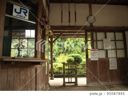 田舎の「本線」も春からちょっと模様替え suicaとほんのちょっと新しくなった列車たち八ヶ岳の南麓を彷徨って