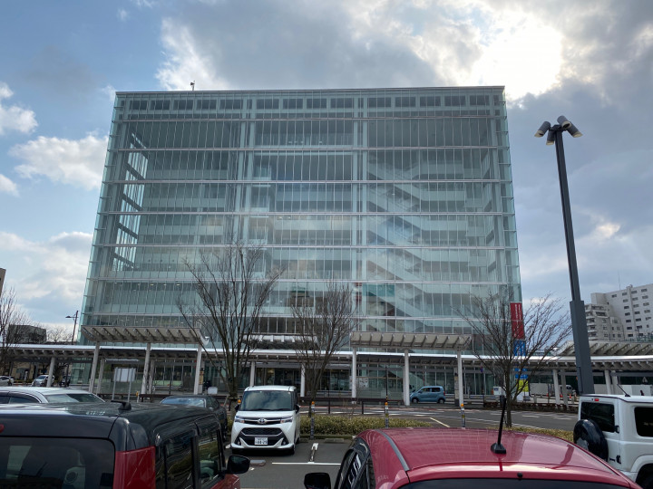 11月19日 火 、福井駅東口の複合ビル「アオッサ」に、令和8年4月開設予定の「地域政策学部