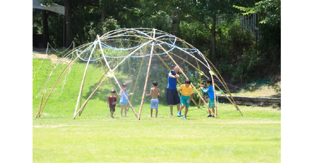 竹のドームハウスが完成しました。 このドームハウスの考案者は、竹の有効活用に着目した、石川県のNPO 法人｢みんなの畑の会｣です。