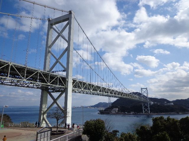 世界一長い吊り橋 明石海峡大橋 ～水や電気も海峡を渡る～