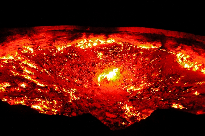 50年以上燃え続ける穴「地獄の門」はどうしてできたのか