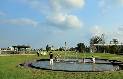 水遊び特集2025 夏休みに行きたい無料の水遊び場！大阪北港マリーナPARK HULL パークハル