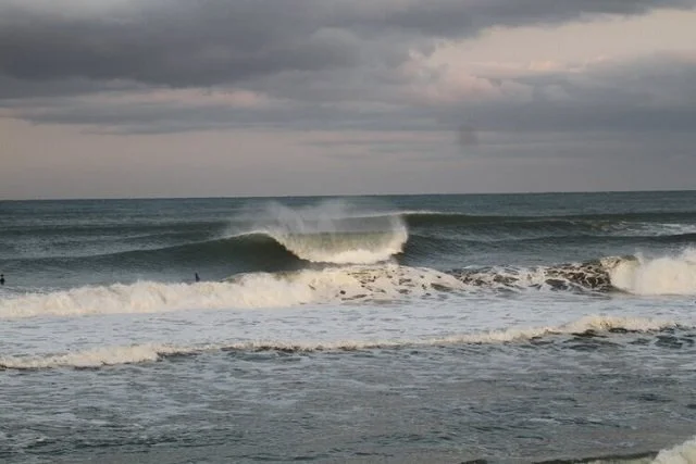 宮崎県串間市永田ポイント ,宮崎県串間市には、腕に自信を持つプロサーファーやトップアマが集い、多くの人を魅了する日本屈指のサーフポイントがあります。,皆が愛する大自然に囲まれた串間のポイント。, これからも永遠に後世に受け継がれていきますように。, .,