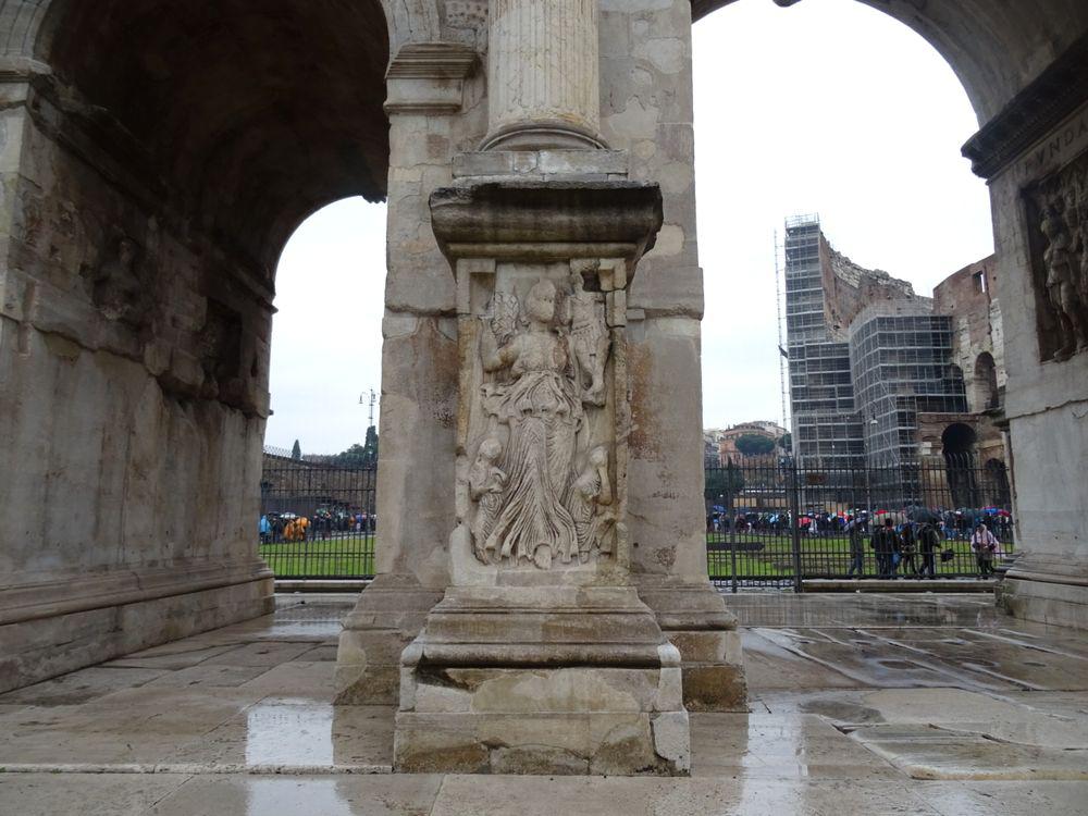 コンスタンティヌスの凱旋門イタリア の建築 世界建築巡り