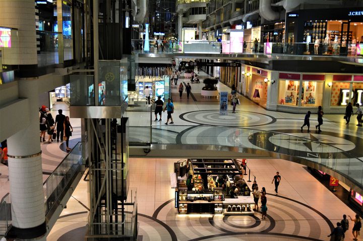 トロントで買い物 イートンセンターとフードコート気が付けばCanadian