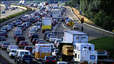 高速道路で渋滞が起きる原因とは？発生箇所についても解説カーデイズマガジン