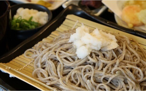 米原市の道の駅、近江母の郷のお土産店「物産交流館さざなみ」