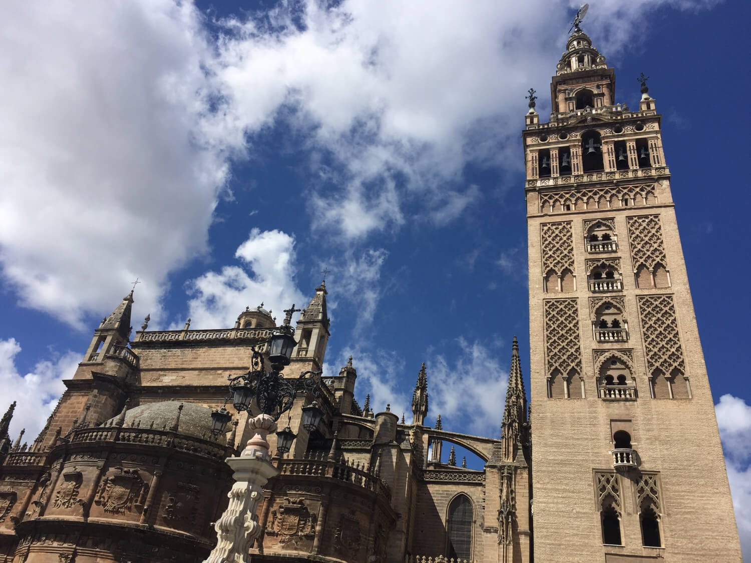 セビリアカテドラル、ヒラルダ、サルバドール教会ガイドツアーGetYourGuide