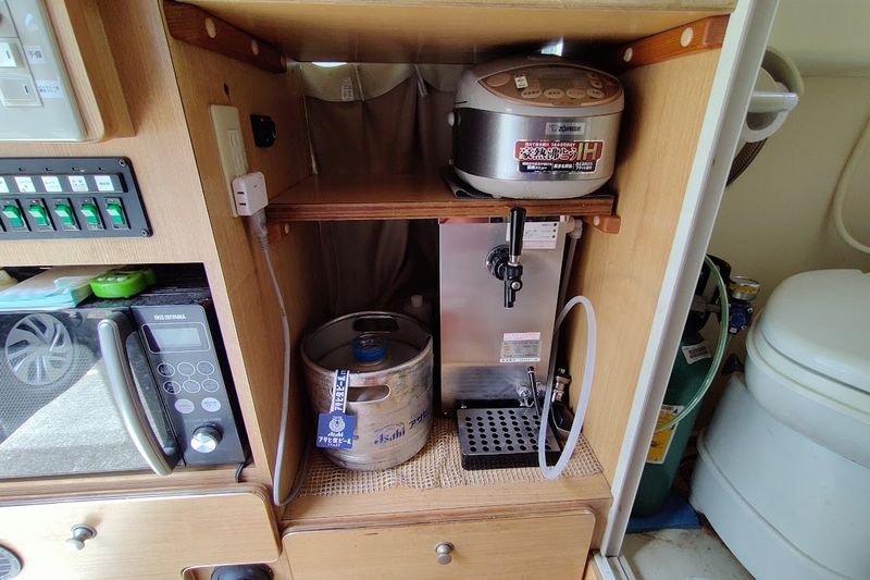 整理整頓のポイントはフック＆ポーチ！ キャンピングカーの賢い収納術とはキャンピングカー・車中泊BE-PAL キャンプ、アウトドア、自然派生活の情報源ビーパル