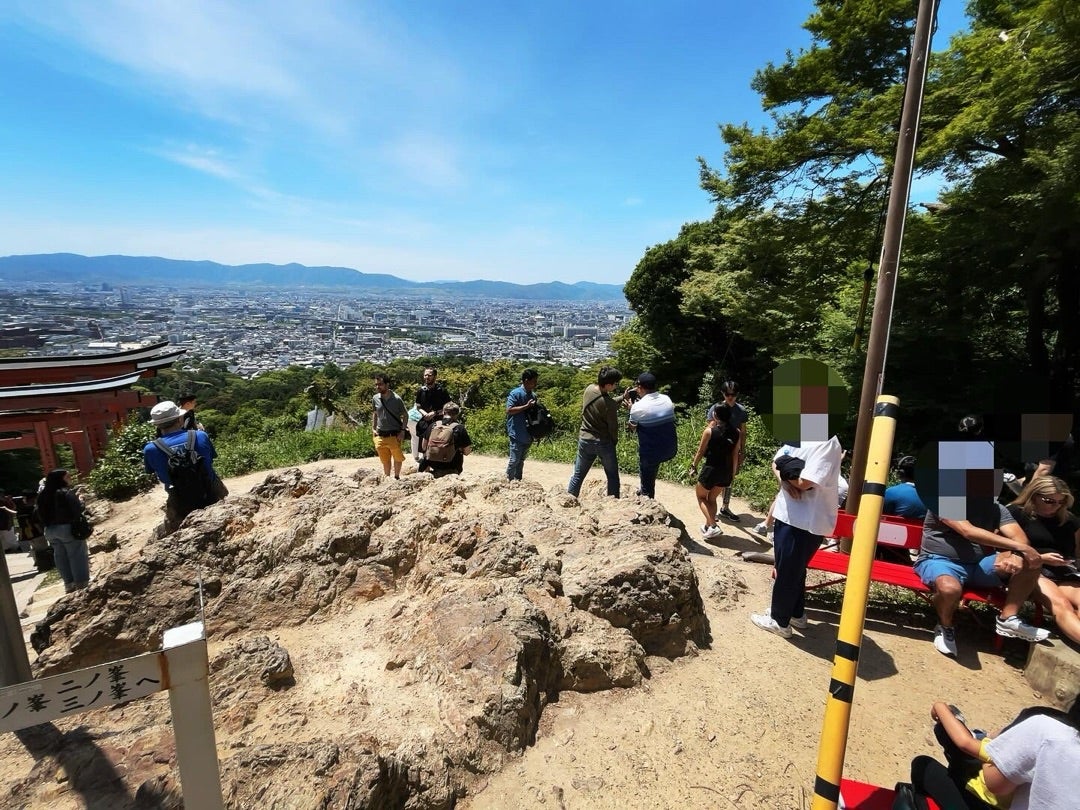 伏見稲荷お山めぐり「四ツ辻」と「仁志むら亭」 - 絶景かなドットコム 京都