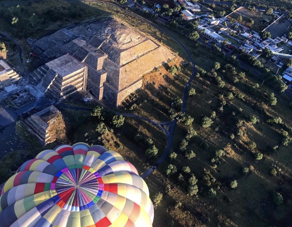 テオティワカンの月のピラミッド,メキシコの写真素材・画像素材 Image 133672518