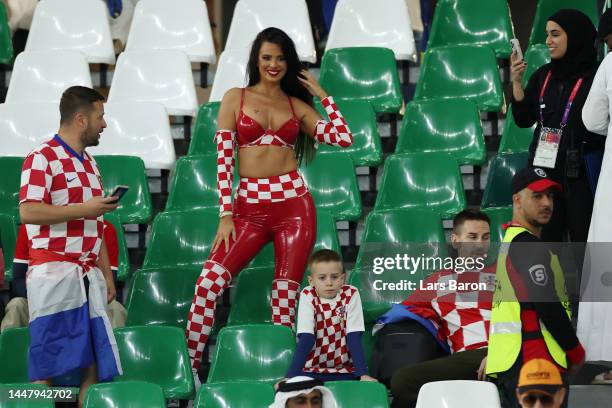 元ミス・クロアチアがワールドカップで挑発的な服装を着てカタール当局に挑戦ARAB NEWS