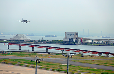 ソフトバンクが成層圏に挑戦する理由 − 無人飛行機で成層圏に基地局を。「HAPS」 -