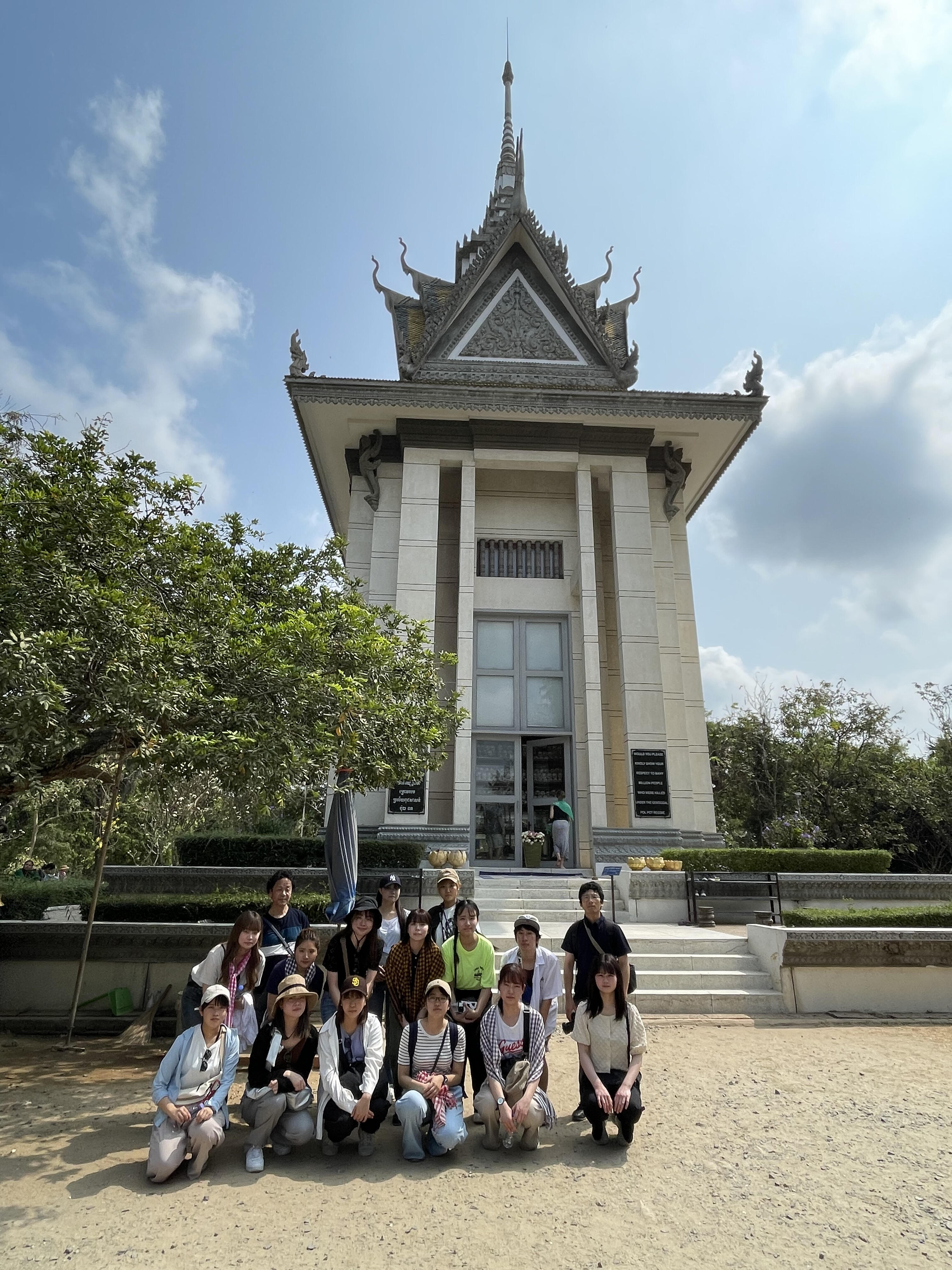 半日：歴史から学ぶトゥールスレン博物館 S21 とキリングフィールド