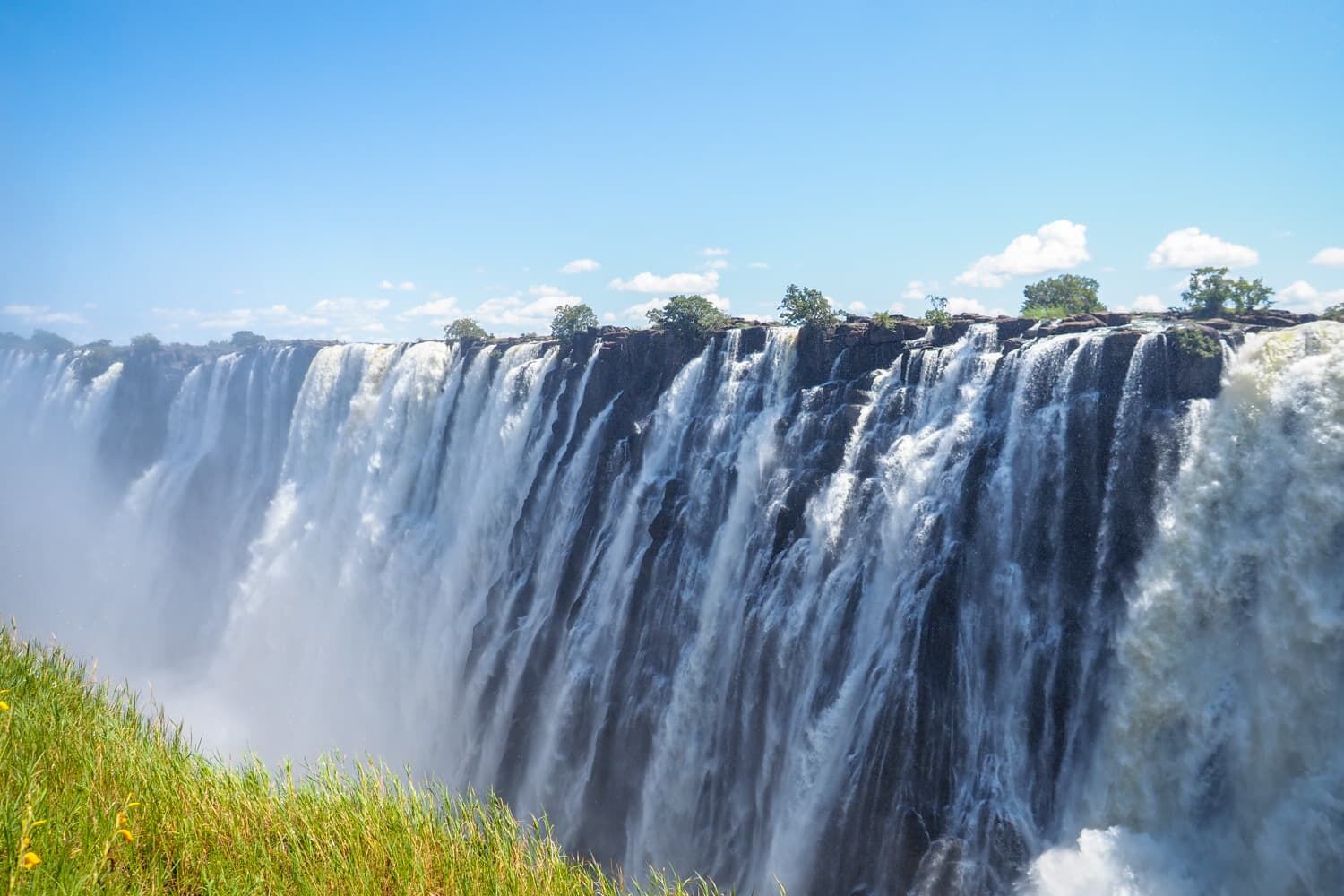 ザンビア個人旅行ガイド 2025年 ：おすすめのアクティビティ、人気観光スポット、旅程の計画、宿泊施設、グルメ、交通機関、天気など、旅行に必要な情報が満載 2025年10月更新Trip.com