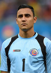 日本・コスタリカ＞後半、ナバスとボールを競り合う鎌田 撮影・小海途 良幹- スポニチ