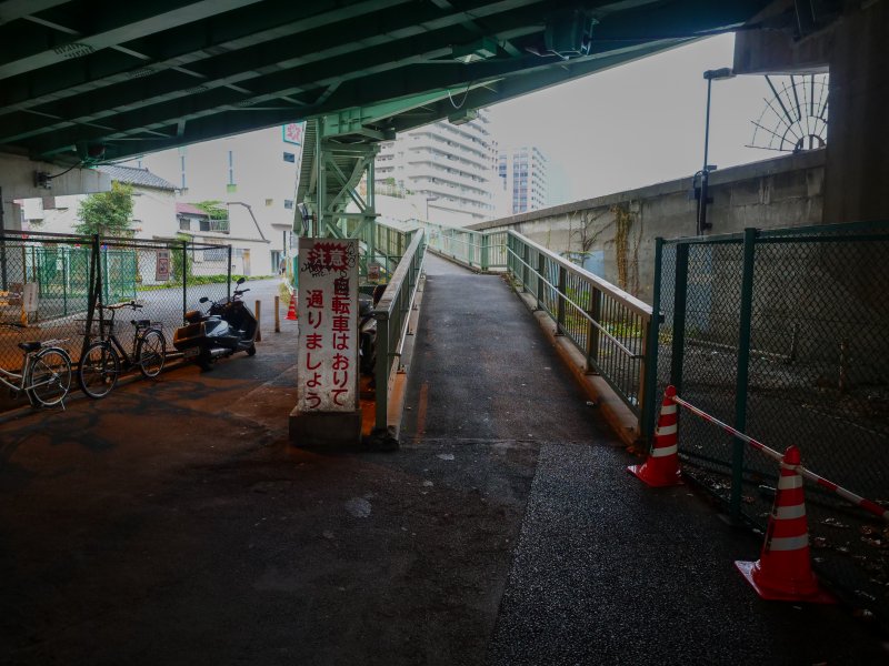 佃大橋の下・月島サイド 自転車がキーキー奇声をあげて襲ってくる!ダンジョン探検隊中央区民マガジン