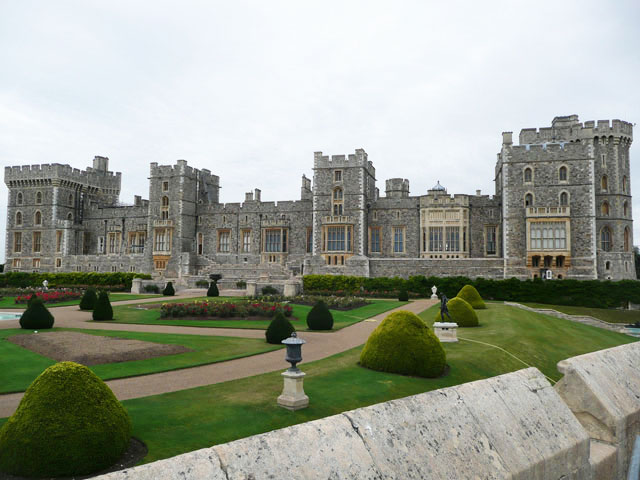 ウィンザー城とは？見どころとアクセス 世界最大の居城
