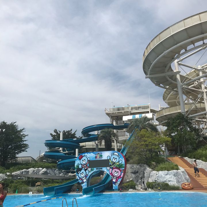 大量の水が落ちるアスレチックやスライダーで大はしゃぎ！よみうりランドに今年も「プールWAI」が登場するよ 東京