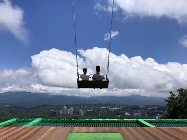 スキー場で滑らずに飛ぶ?! 高原ジップライン7選 夏のスキー場はいま季節・暮らしの話題