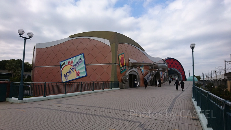 フック船長やクルエラもディズニーランドに遊びに来ていた?キャラクター達がアトラクションを楽しんでいる写真がある場所No Disney, NoLife