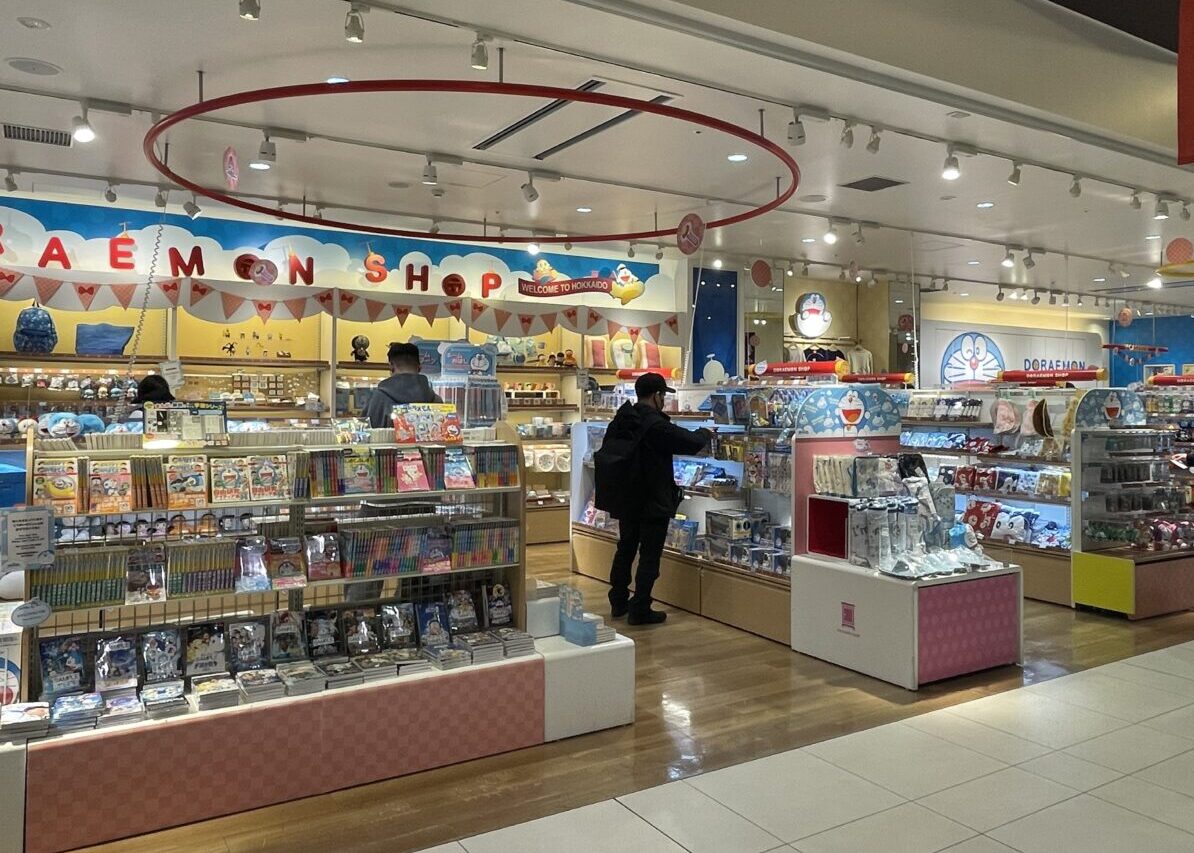 新千歳空港限定どこでもドラえもん - 藤子不二雄ファンはここにいる