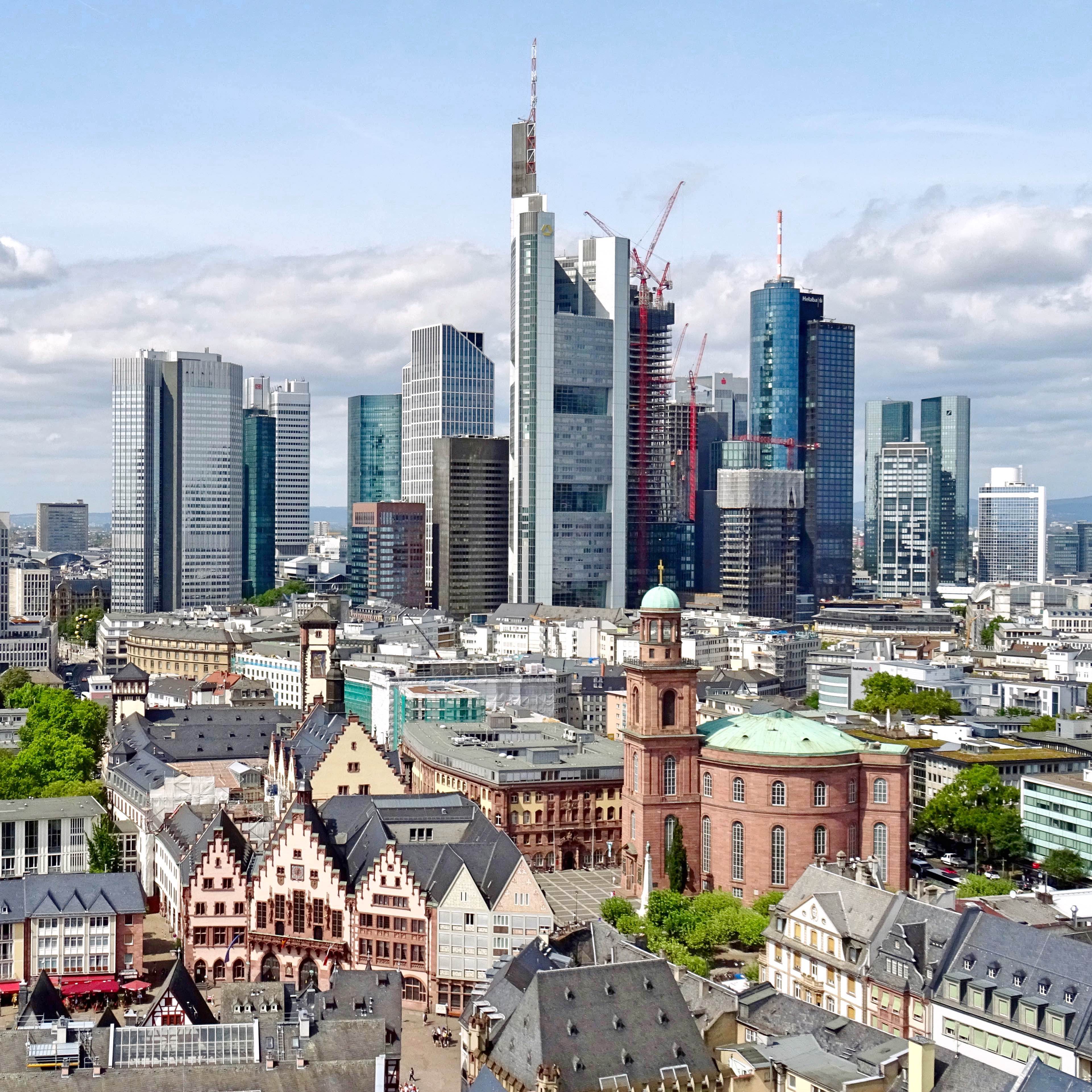 今まで知らなかったドイツ・フランクフルト！アートなポストモダン建築が並ぶザールガッセ - GOTRIP