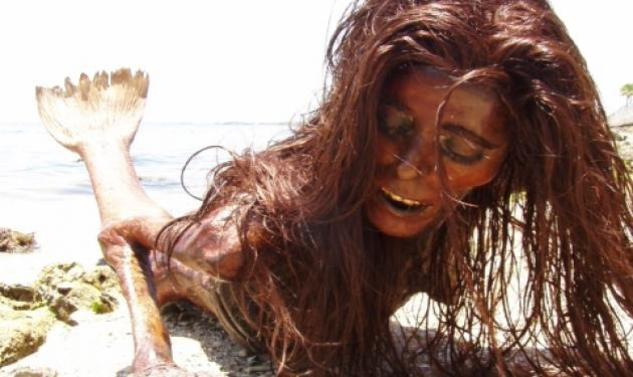 歴史的なイギリス海峡を見渡すフォークストン人魚彫刻英国遺産の写真素材・画像素材 Image 27559744